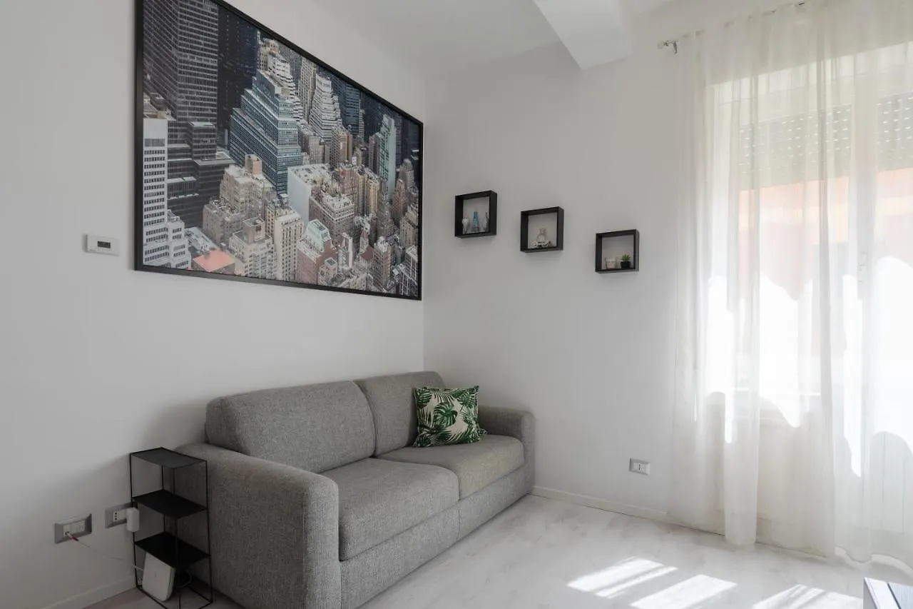 Apartment Appartamento Per 4, Metro C Alessandrino, Wi-Fi, A/C Rome