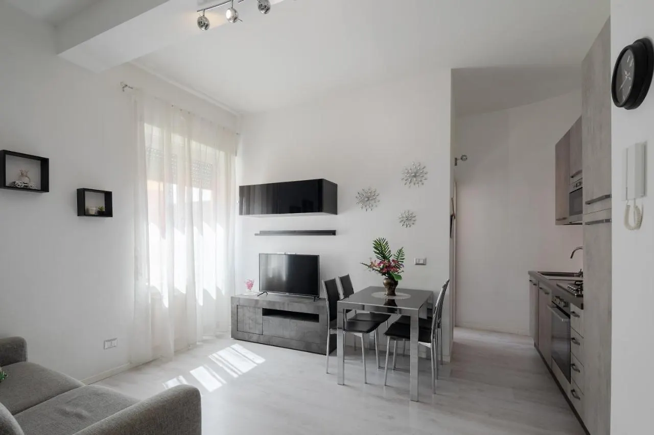Apartment Appartamento Per 4, Metro C Alessandrino, Wi-Fi, A/C Rome Italy