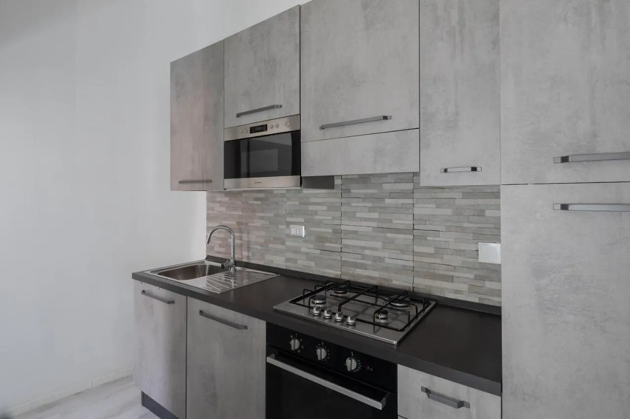 Apartment Appartamento Per 4, Metro C Alessandrino, Wi-Fi, A/C Rome