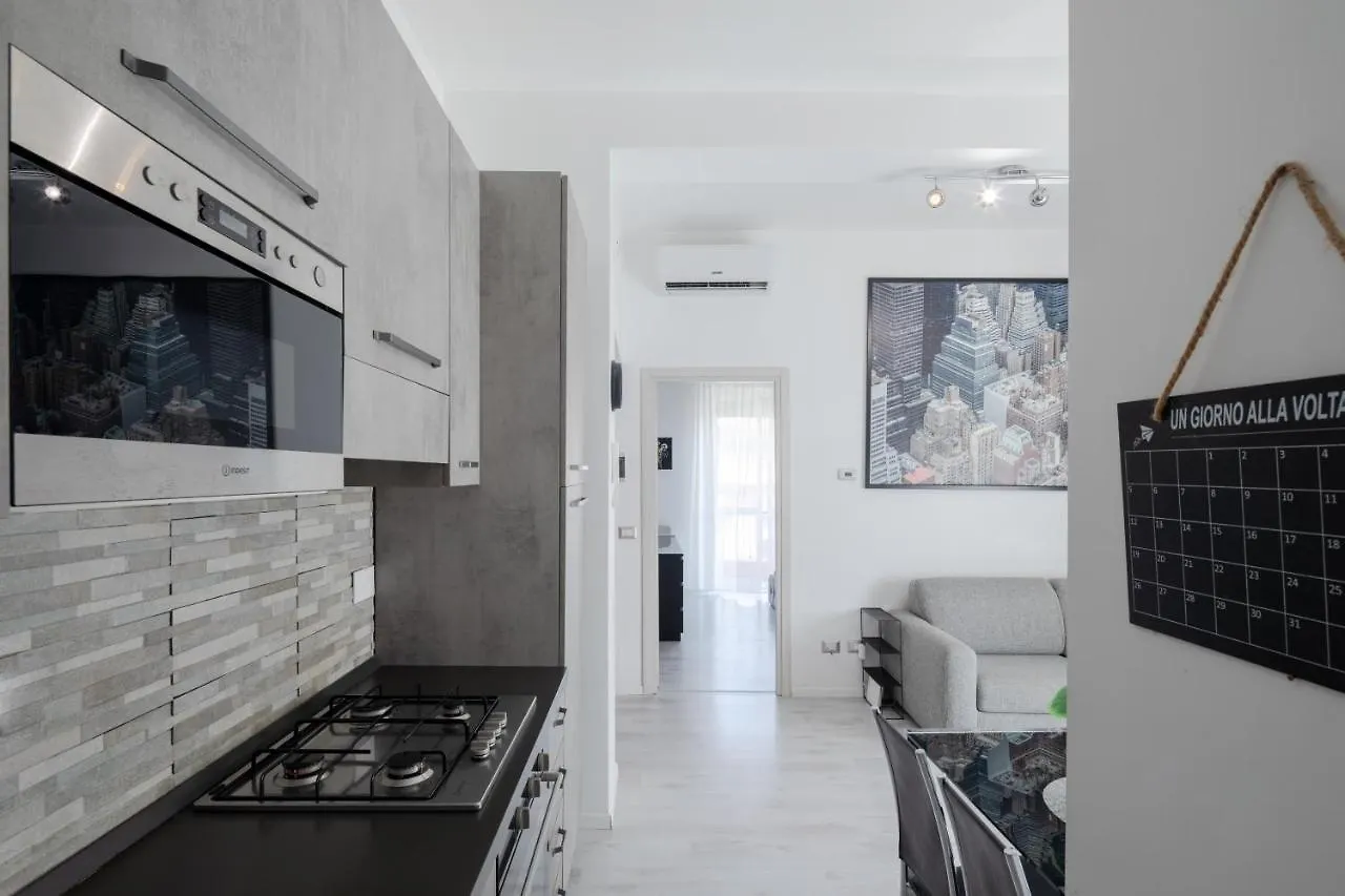 Apartment Appartamento Per 4, Metro C Alessandrino, Wi-Fi, A/C Rome