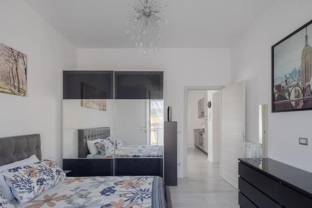 Apartment Appartamento Per 4, Metro C Alessandrino, Wi-Fi, A/C Rome